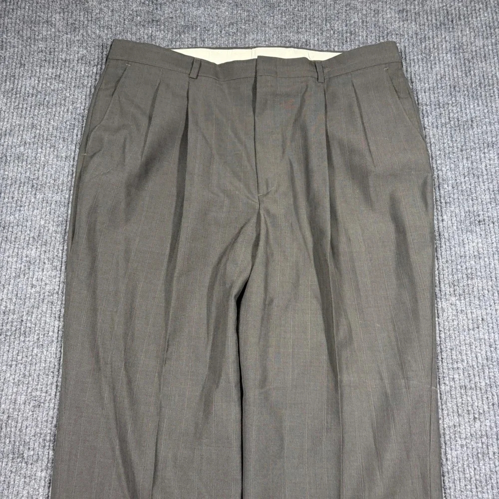 Haggar Clothing Co Suit Mens 42 Jacket and Pleated Pants Set Brown Pinstripe